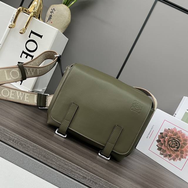 Lw 2630New soft and smooth cowhide leather and jacquard military messenger bagZi