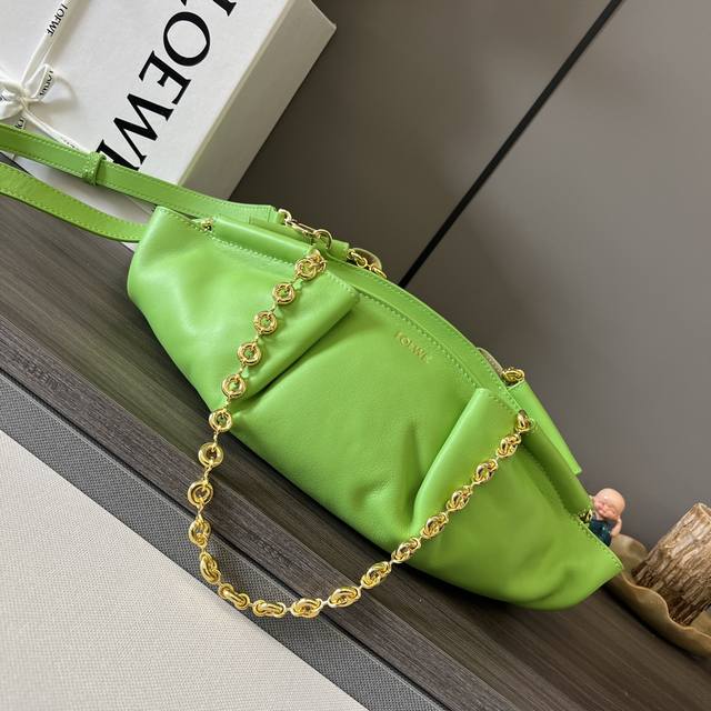 Home New Small Paseo Handbag with Chain in Leather Exquisite workmanship, simple