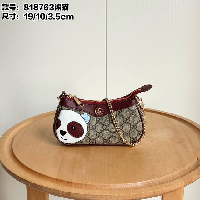 Real shot# Model number: 818763PandaSize: 19 10 3.5Cm A new model of mini handba