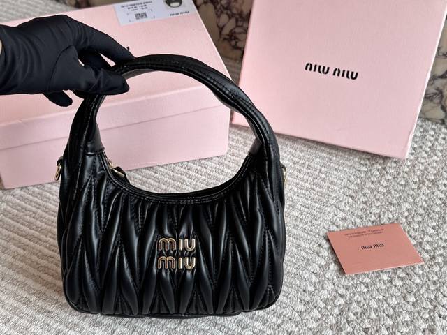 with box Size: 20 17Cm Miumiu girl who can be salty or sweet Miumiu Wander bag