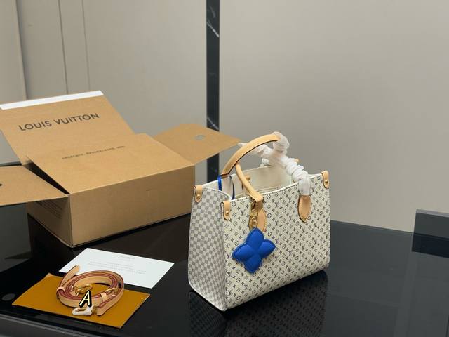 Folding box airplane box Size: 26.20Cm Lv Onthego shopping bag has a hidden shou
