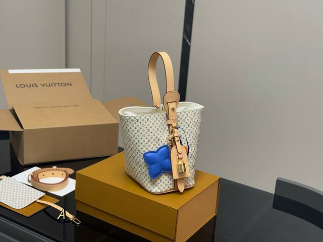 with folding box airplane box Lv second-hand bag Another hot fried chicken is h