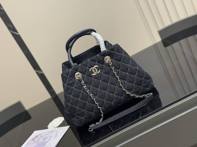 Chanel denim tote is absolutely amazingDiamond pattern + classic double C, retro