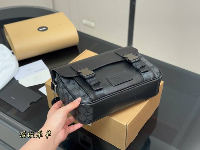 with airplane box replica version Size: 27.20Cm Coach men's messenger bag Taiwa