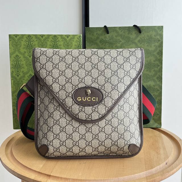 Real shot# Model: 598604 Size 26X26X5 The Medium Messenger Bag is part of the Gg