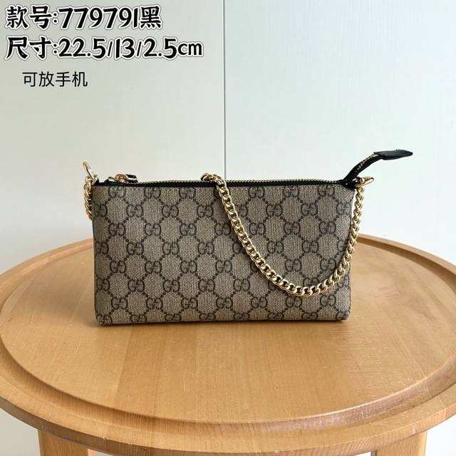 Real shot# Model: 779791. Size: 22.5X 13X 2.5Cm Gg Supreme Mahjong Bag No wonder