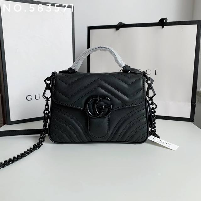 Real shot# Model number: 583571 Size: 21X15.5X8Cm Marmont small handbag, made of