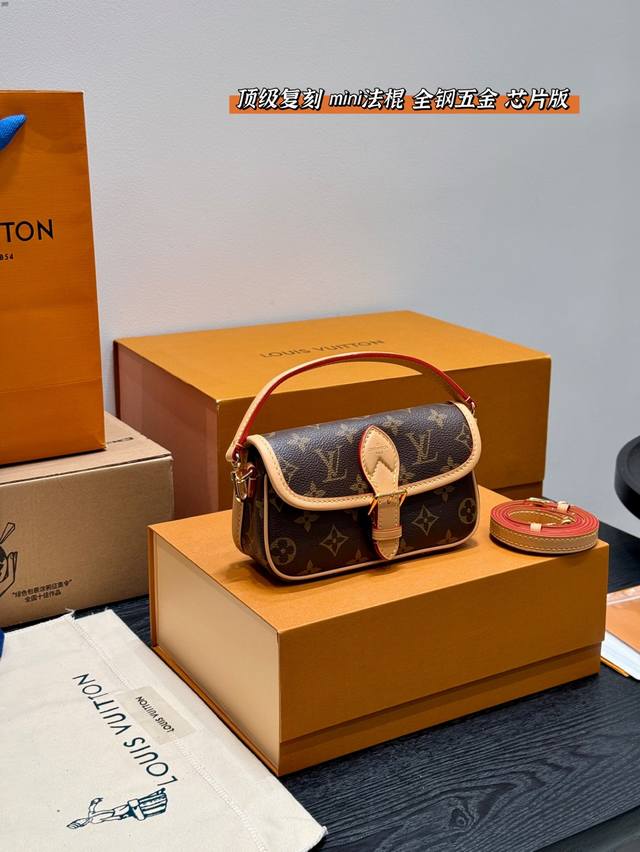 Full gift box packaging Top replica! All steel hardware! With chip Size: 19*10Cm