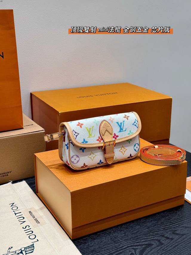 Full gift box packaging Top replica! All steel hardware! With chip Size: 19*10Cm