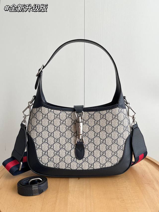Real shot# Double shoulder strap Model: 678843. Upgraded version Size: 28X 19X 4
