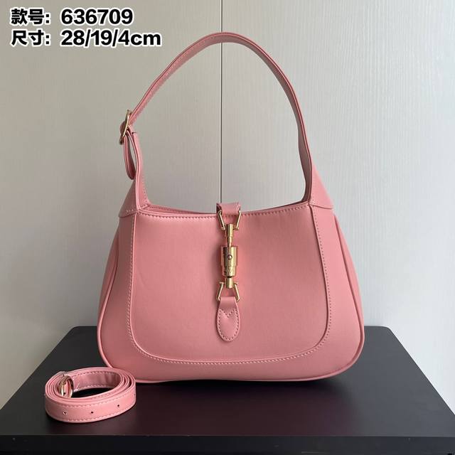 Real shot# Model: 636709 Upgraded large size Size: 28-19-4Cm Jackie 1961 series
