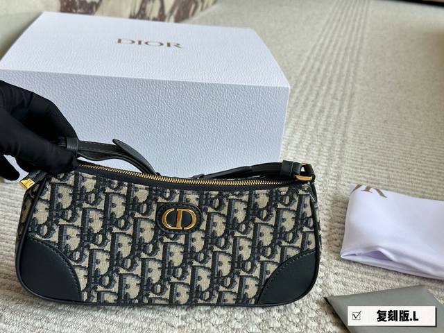 embroidered old flower and cowhide Dior baguette Hobo underarm bag Dior's new mo