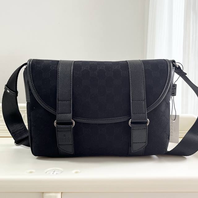 Real shot# Model number: 374429 Black Size: 24309Cm Popular canvas messenger bag