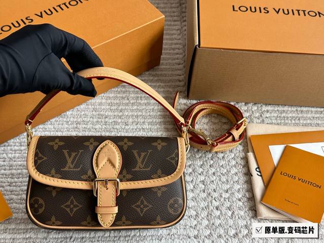 Top original chip version Lv show baguette small size shipped 20cm folding box