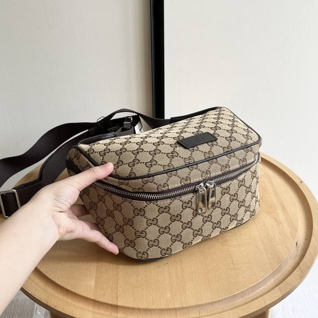 Real shot# Model number: 449182 Brown and coffee strap Size: 27-13-12cm Internet