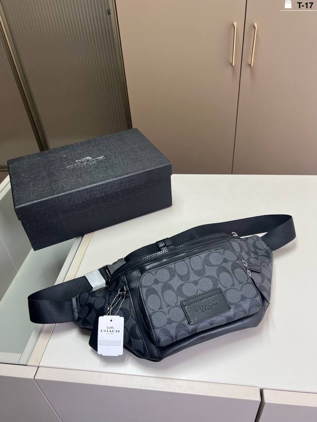 Coach chest bag Very suitable as a waist bag, so nice! This waist bag is unisex!