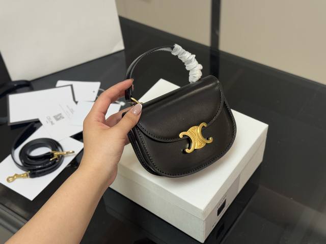 with box A cute handbag of the same style as Lisa! Celine Besace Triomphe So cu