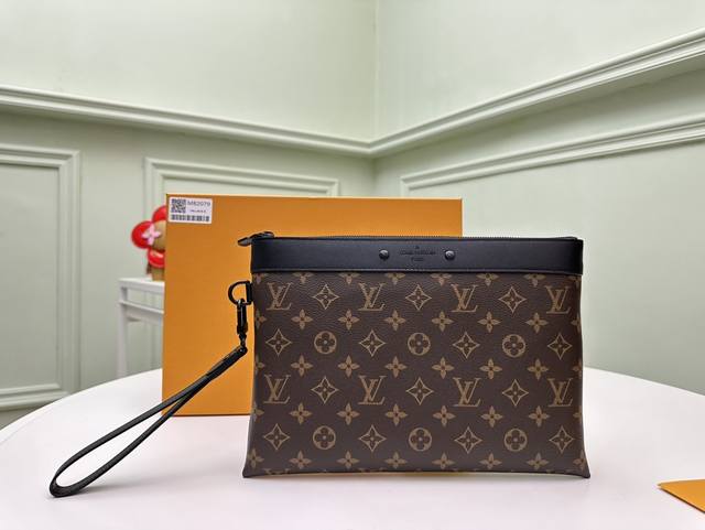Factory P price top original M82079 monogram This Pochette To-Go clutch is from