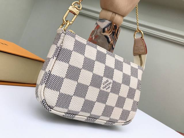 Factory P price top original N58009 white N58010 white This decorative bag has a
