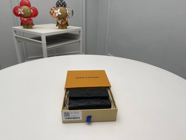 Factory P Price Top Original M12635 Embossed A compact size "Victor Wallet" upd