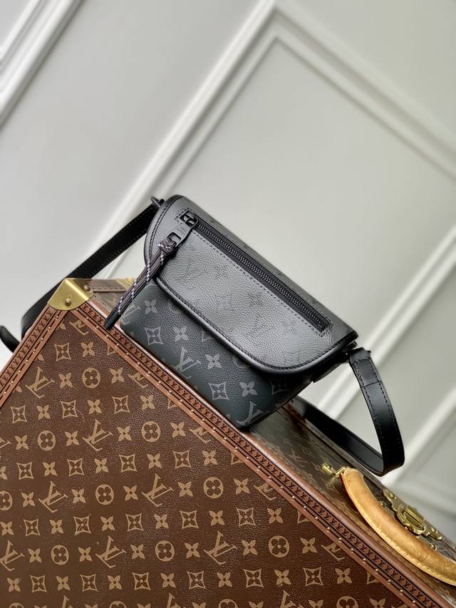 Factory P Price Dynamic Chip Top Original M12806, This Pulse Mini Bag is made o