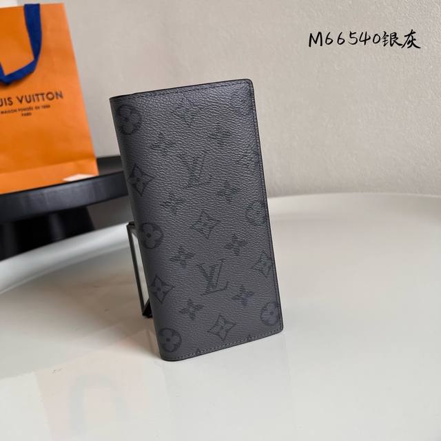 Factory P price M66540 Silver gray M60356, new men's suit wallet This wallet is
