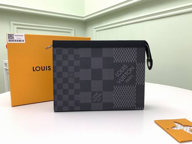 Factory P price top original N60444 black check This Pochette Voyage clutch is m