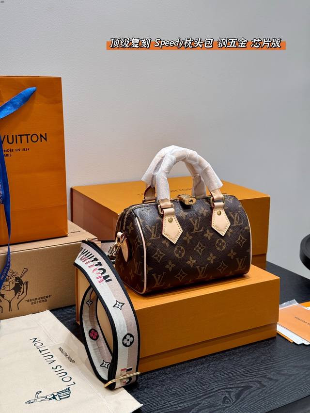 Full gift box packaging Top-grade replica full steel hardware with chip Lv presb