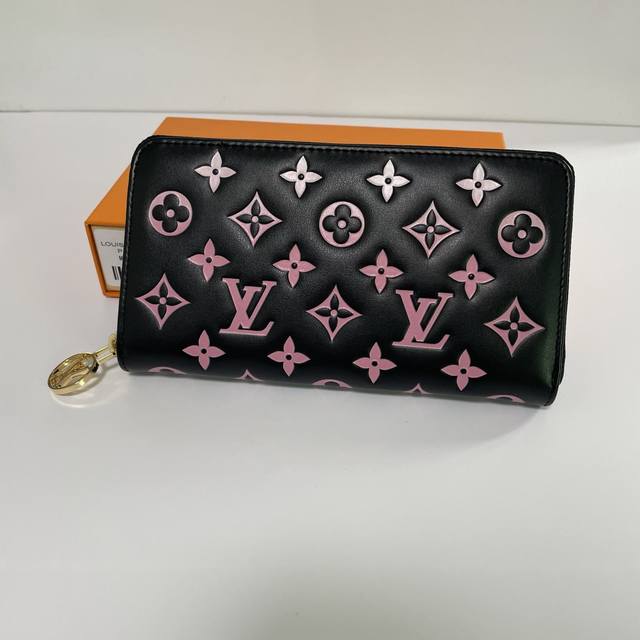 Factory P price top original M12152 This Lv Ski series zipper wallet has a pillo