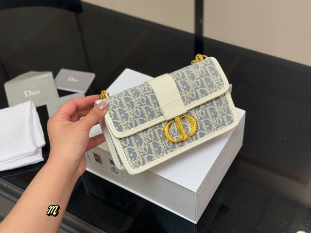 with folding box Size: 21*12Cm Dior Montaigne 30 Just in stock! The old flower