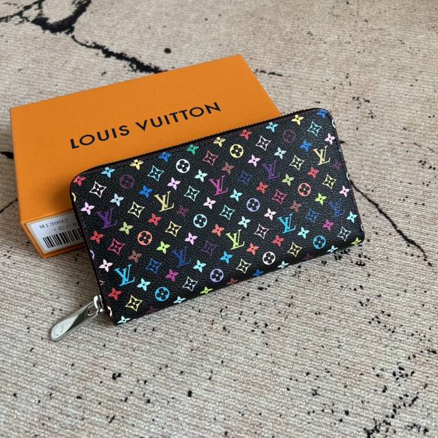 Factory P price top original M13992 black color single zipper wallet series Zipp