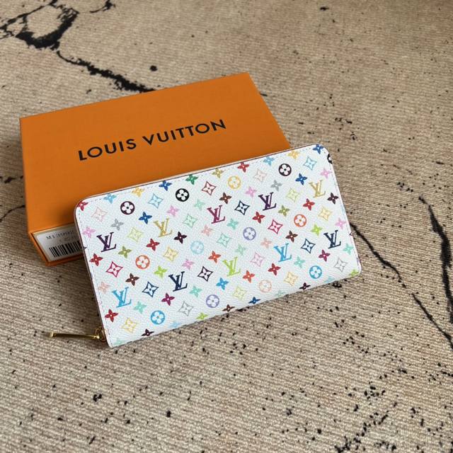 Factory P price top original M13992 white color single zipper wallet series Zipp
