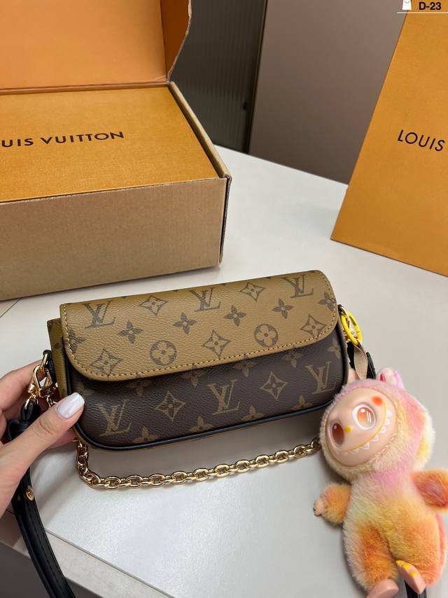 Random pendant Lv new hot-selling underarm Ivy Woc Mahjong bag with double chain