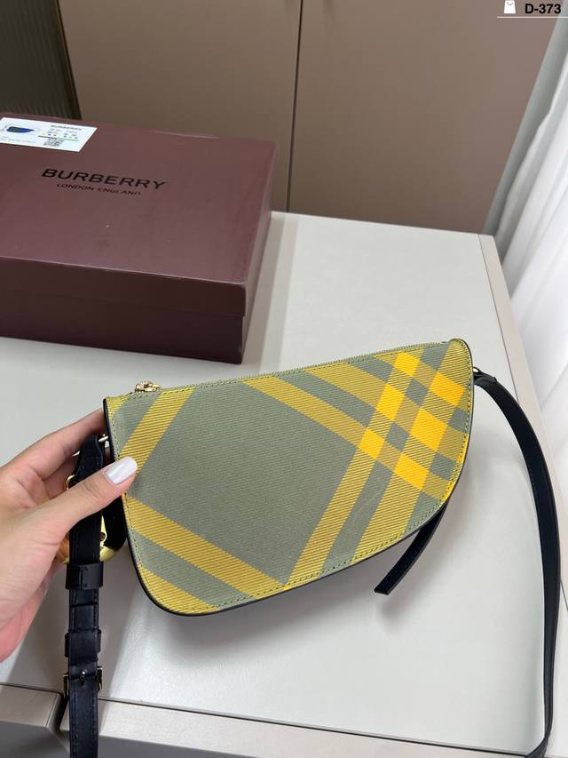 BURBERRY bell underarm bag Cute and small Elegant and exquisite fairy must-have