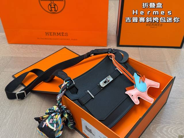 Folding boxHermes Gypsy Mini Crossbody BagI found that bags are twice as cute wh