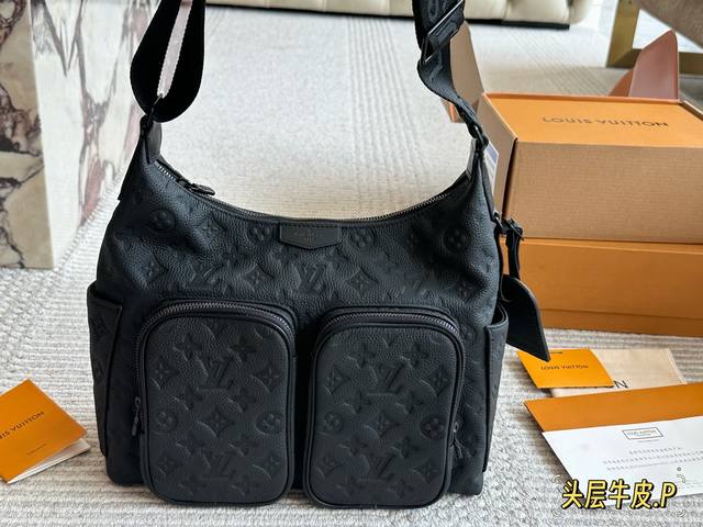 First layer cowhide Size: 32*24Cm The latest popular shopping bag Hobo Cargo is