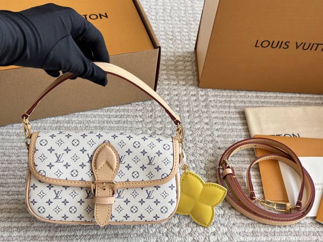 Lv Small size of the show baguette is out. 20cm folding box packaging A symbol o