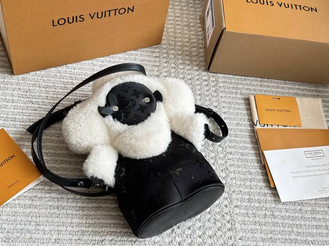 with boxLv black Vivian backpackLv autumn and winter limited ski series black u