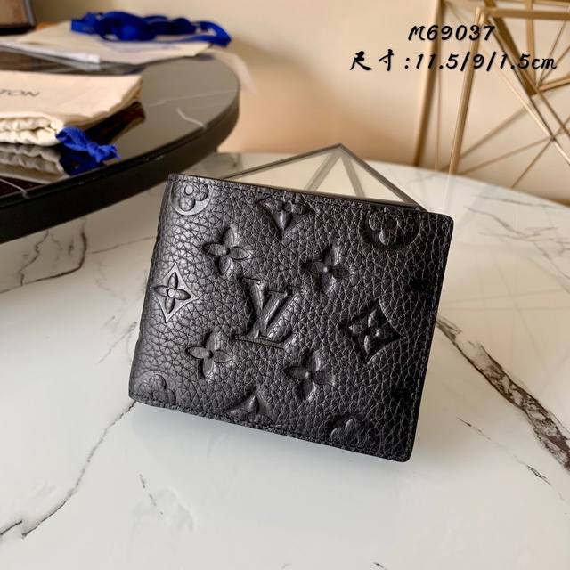 Factory P price top original M69037 embossed! The short clip Multiple wallet has