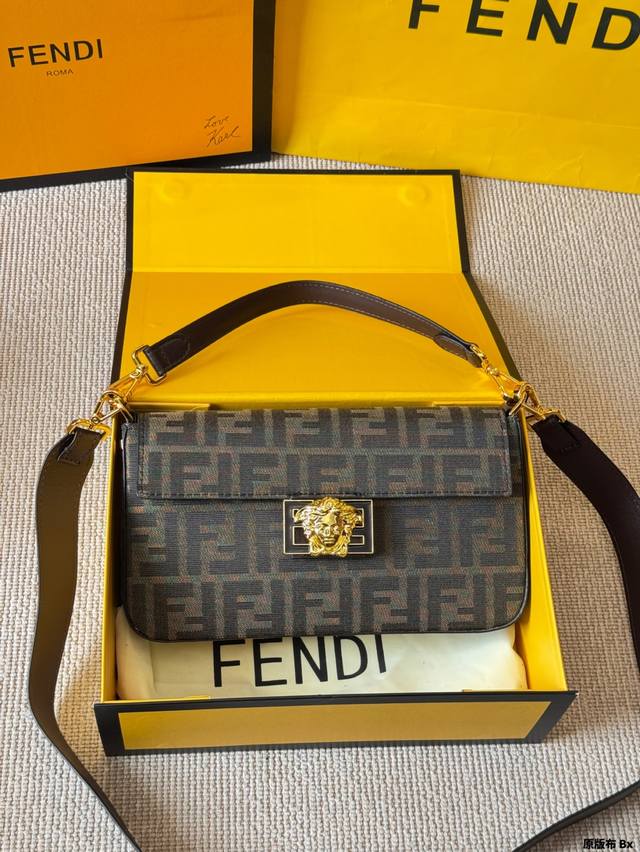 original cloth I finally got the Fendi Versace co-branded baguette bag I thought