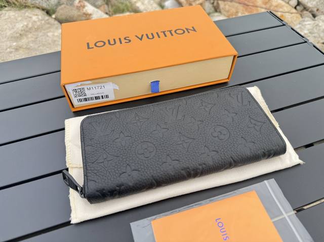 Factory P price top original M11721 embossed leather "Zippeewallet orizontal" se