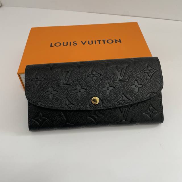Factory P price Top original M62369 Embossed apricot This Emilie wallet is made