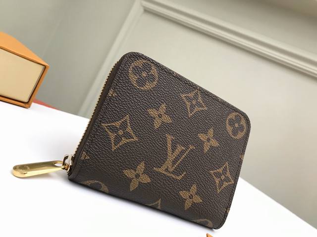 Factory P price top original M60067 old flower This zipper coin purse is the bes