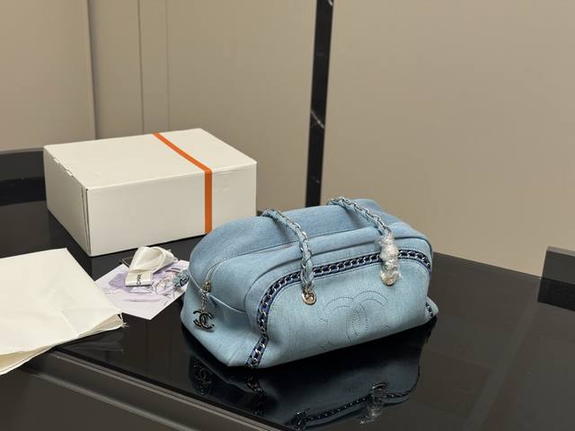 Recommend a Chanel washed denim bowling handbag Fashionable and elegant, direct