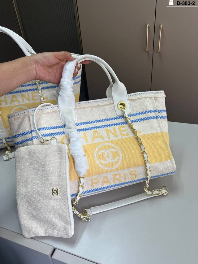 Small Chanel beach bag Can be easily matched with any combination Low-key and t