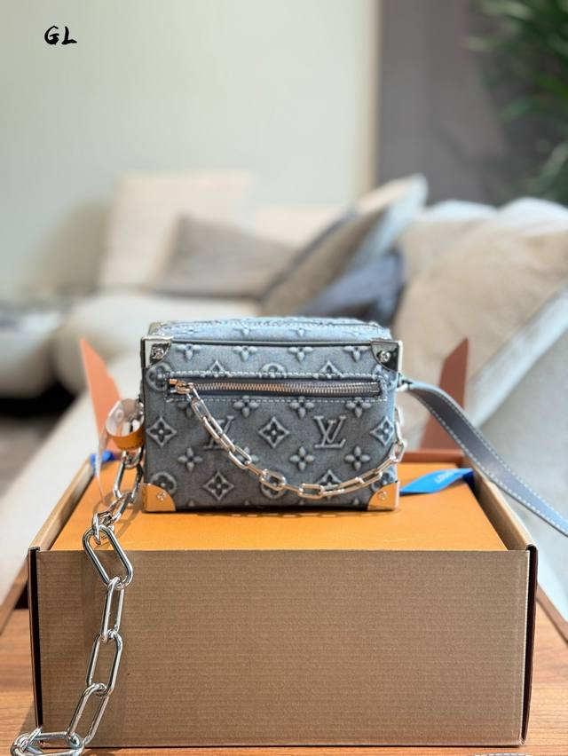 Lv embossed denim box bag 19cm with box DDD