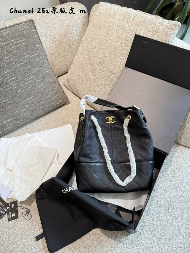 Chanel25A Vertical version of pure leather tote I like this bag more and more Th