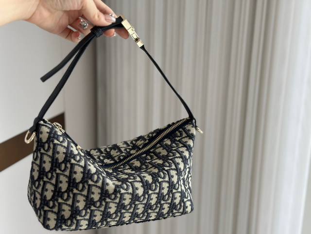 with boxSize: 22*14Cm D's Nomad cute lunch box bagThe Hobo lunch box bag that is
