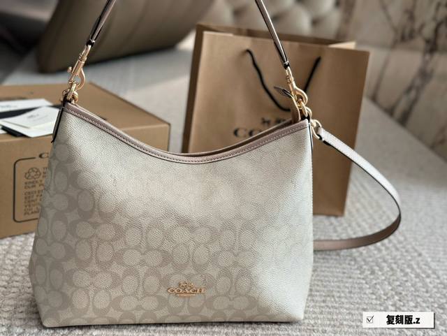 with box Size: 31*23Cm Coach's new Laurel hobo bag is really beautiful Casual a