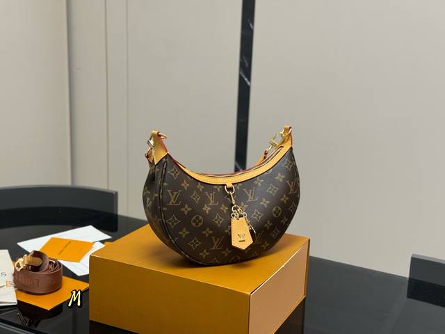 with folding box Size: 28.16Cm Lv new moon bag Crescent bag! The curve is so cu